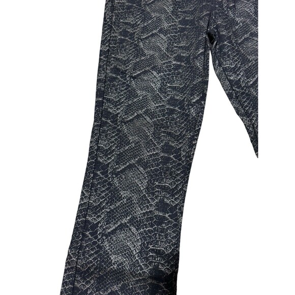 Cello Women’s High Rise Crop Snakeskin Size 1 NWT - Picture 4 of 13